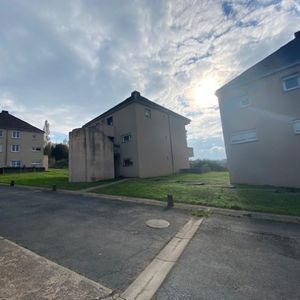 Location Appartement 3 pièces 64 m² Saint-Benoît-du-Sault - Photo 2