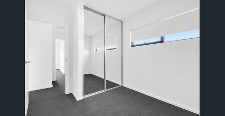 This Home offers Modern Laneway Living with Scenic Views! - Photo 5