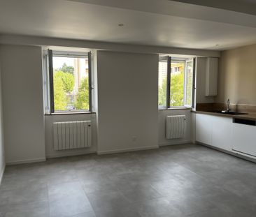 T2 AVEC BUREAU RENOVÉ - CENTRE TARARE - Photo 3