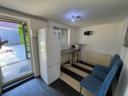 2 Bed Flat, Mayesbrook Road, IG3 - Photo 2