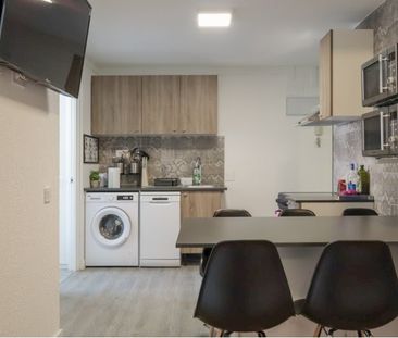 Wide and cozy room in he north of Madrid. - Photo 3