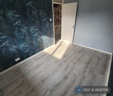 2 bedroom end of terrace house to rent - Photo 2