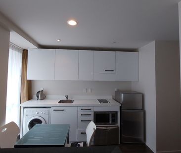 Furnished one bedroom in CBD, hot & cold water included - Photo 1