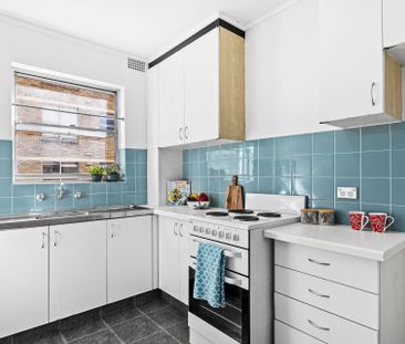 Corner Studio Apartment with Parking, Moments from Centennial Park - Photo 6