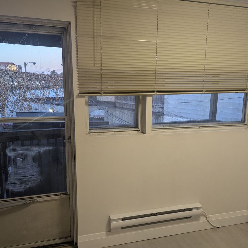 For Lease - 2218 Dundas Street Unit# 2B, Toronto, Ontario - Photo 1