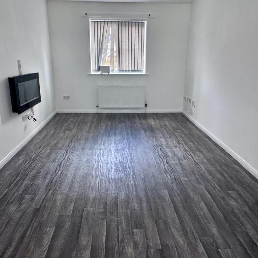 2 Bedroom Flat For Rent in Blueberry Avenue, Manchester - Photo 1