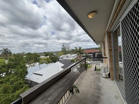 “Spacious Two-Bedroom Unit in Convenient Annerley Location” - Photo 4