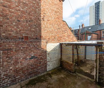 Grosvenor Gardens, Jesmond, Newcastle Upon Tyne - Photo 2