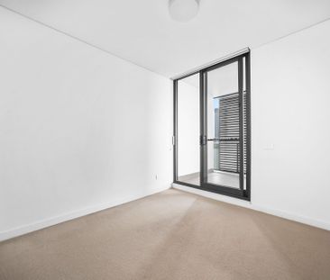 Immediate Waterfront Luxury - Photo 4