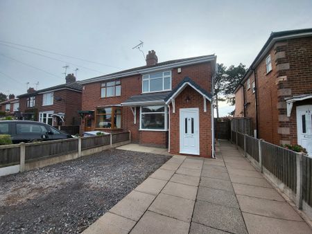 3 bedroom semi-detached to let - Photo 4