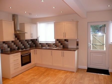 2 Bed Terraced House, Brown Street, M6 - Photo 3