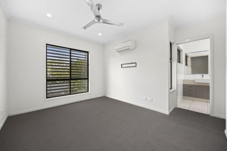 Three-Bedroom Townhouse in a Quiet Location - Photo 3