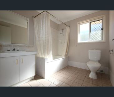 2 Raymond Court, Mount Warren Park, Qld 4207 - Photo 3
