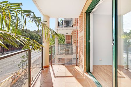 Three Bedroom Apartment with Tandem Parking - Photo 5