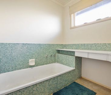 MIGHTY MALCOLM - Photo 4