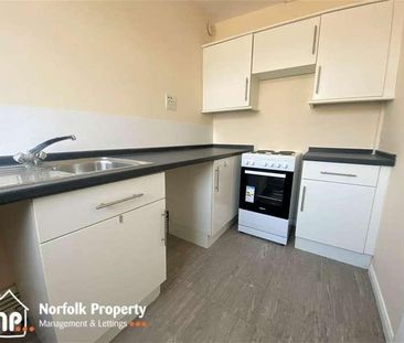 Cromer Road, NR6 - Photo 2