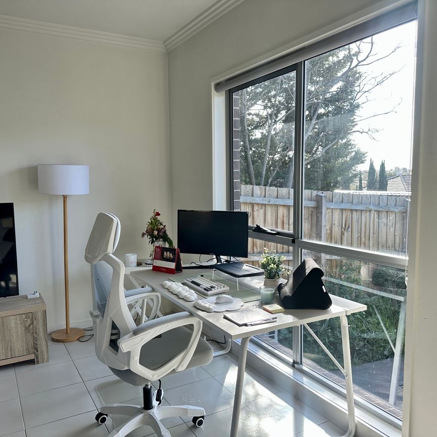 Strathmore - Photo 1