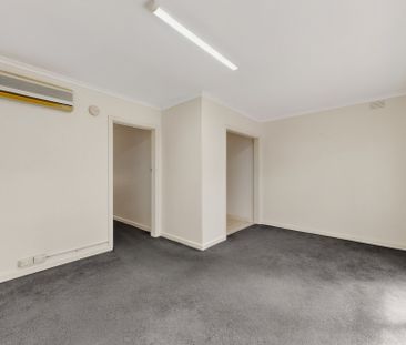 Easy Living in the Heart of Essendon – Water & Power Included - Photo 1