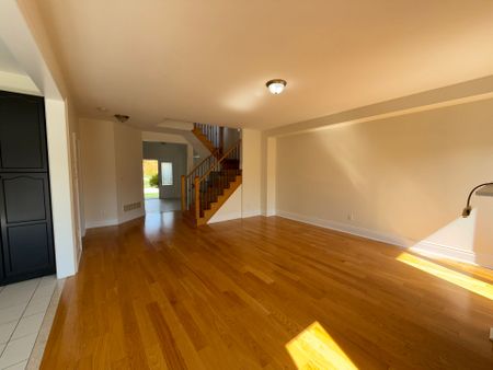 For Lease - 89 Slack Street Unit# Main and 2nd Floor only, Bradford West Gwillimbury, Ontario - Photo 5