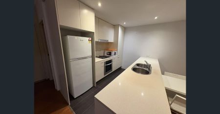 🏡 Fully Furnished-Stylish 2 Bedroom Apartment in Prime Zetland Location | Walk to East Village & Green Square - Photo 5