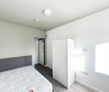 1 bedroom in a house share to rent - Photo 3