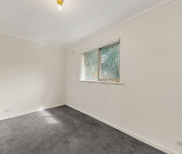 Easy Living in the Heart of Essendon – Water & Power Included - Photo 6