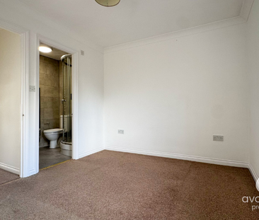 2 bed terraced house to rent in Horseshoe Crescent, Burghfield Common - Photo 5