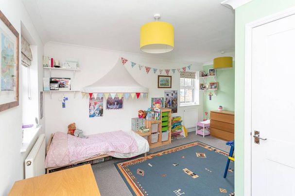 4 bedroom semi-detached house to rent - Photo 1