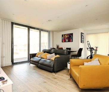 Fairfield Avenue, Staines-upon-Thames, Surrey, TW18 4JH - Photo 3
