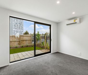 Near New in New Lynn - Photo 4