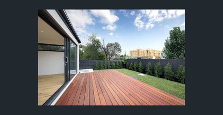 Luxury Family Living in the Heart of Bentleigh East - Photo 4