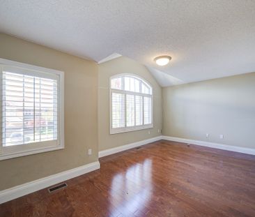 For Lease - 2435 Hertfordshire Way, Oakville, Ontario - Photo 4