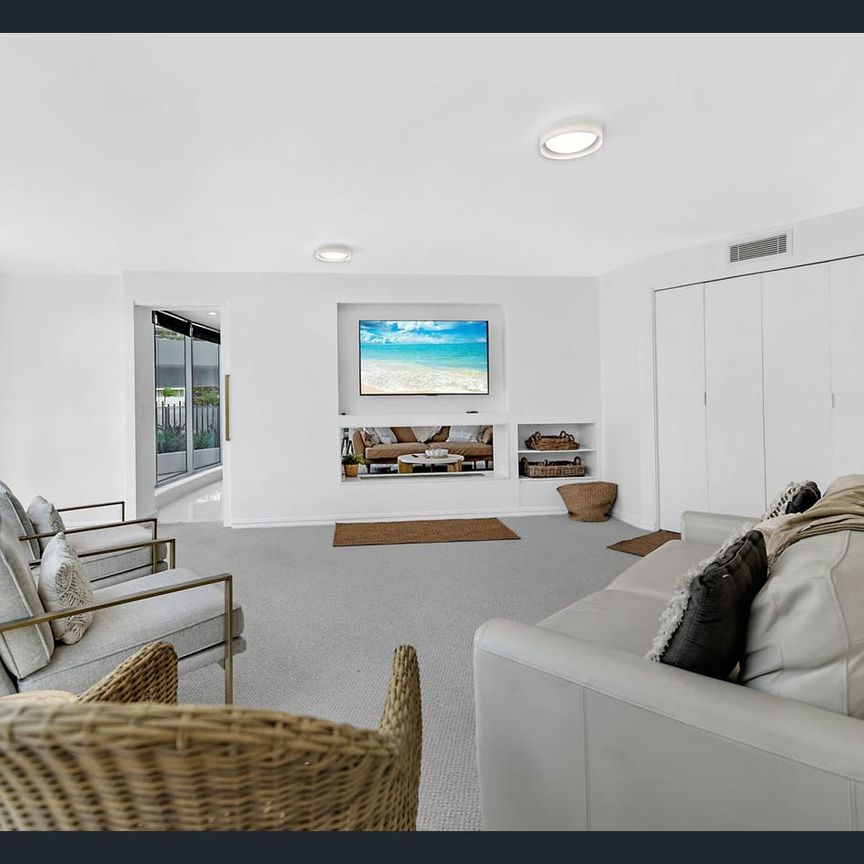 The ‘Ultima’ Beach House – Luxury Beachside Living in a Boutique Building - Photo 1