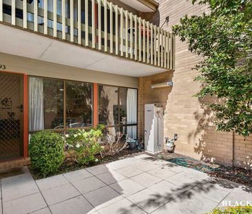 Convenient ground floor unit - Photo 6