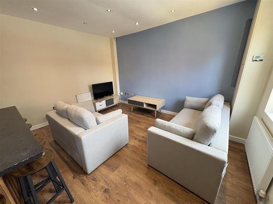 1 bedroom in a house share to rent - Photo 1