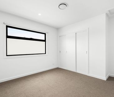 Setting new standards in modern lux living. - Photo 6