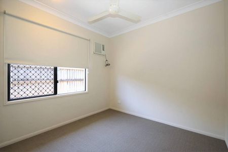 Quality Home - Fully Airconditioned - Tiled Garage - Access to Backyard - Photo 5