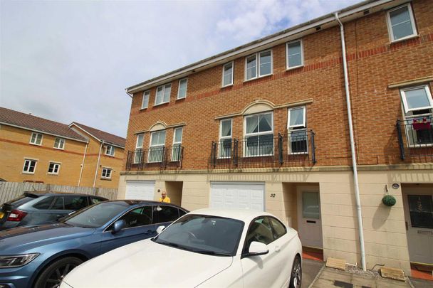 4 Bedroom House - Townhouse - Photo 1