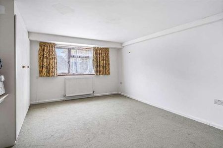 Walton Road, SG12 - Photo 4