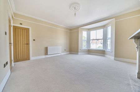 5 bedroom semi-detached house to rent - Photo 2