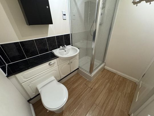 2 bedroom ground floor flat to rent - Photo 1