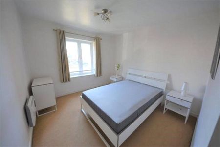 2 Bedroom Flat / Apartment - Hawkeswood Road, Southampton - Photo 3