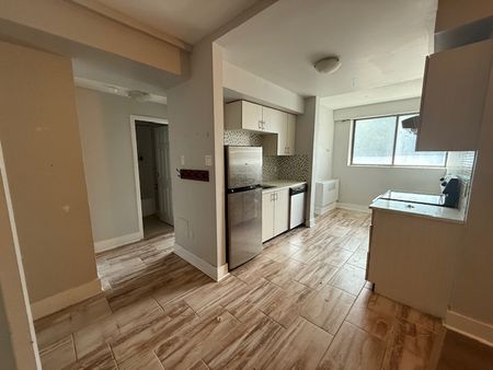 420 Parkdale Ave - Photo 2