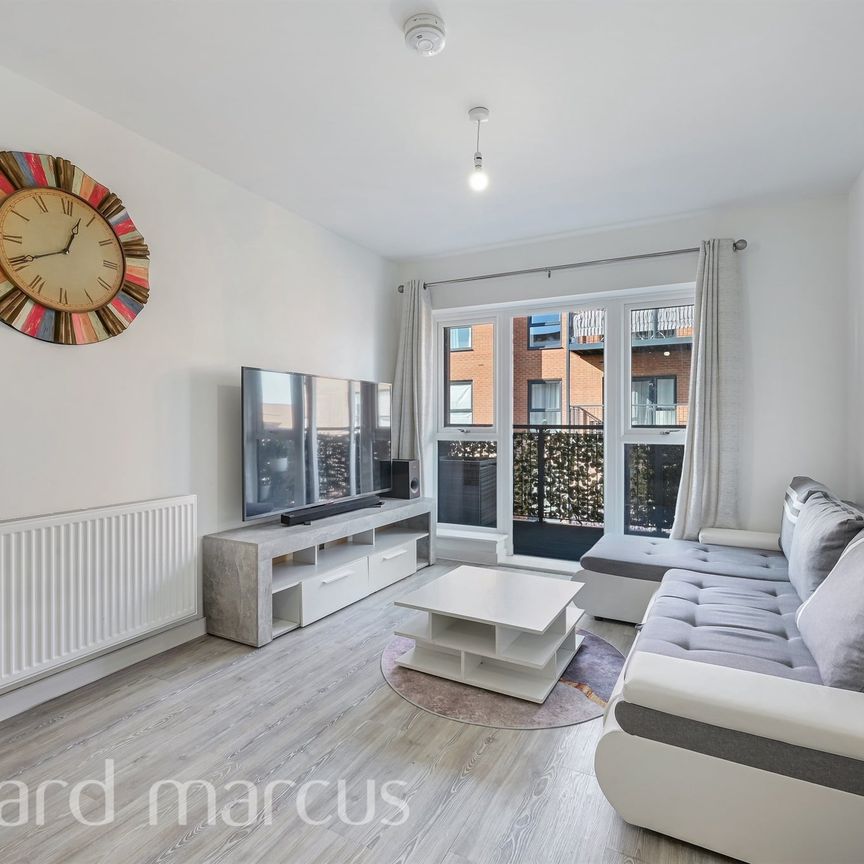 Thimble Crescent, Wallington - Photo 1