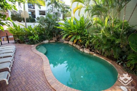 Perfectly Positioned 2 Bed Unit New Farm with lock up garage - Photo 3