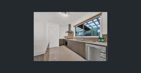 Beautiful Family Home in Prime Craigieburn Location! - Photo 5