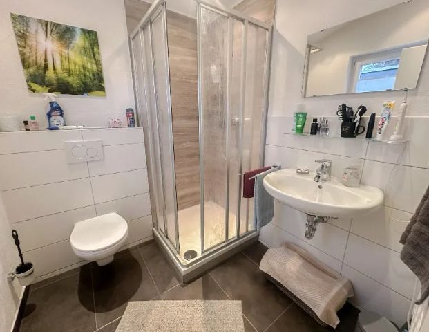 Nur für 1 Person! Schnuckeliger Bungalow in ruhiger Lage mit Garten - ca. 10 Min. bis A3! - Foto 1