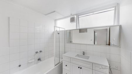 2/11 Rockley Road, South Yarra - Photo 3