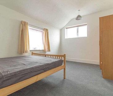 Scarborough Street, Northampton, NN9 - Photo 2