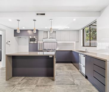 Modern 4 Bedroom Townhouse with Pool & Exceptional Outdoor Entertai... - Photo 2